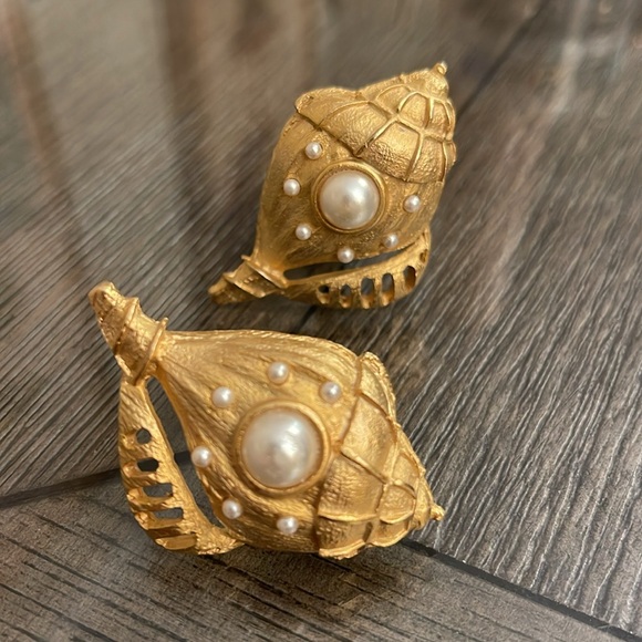 Vintage Seashell Conch Shell Gold-tone Faux Pearl Clip Earrings - Picture 11 of 16